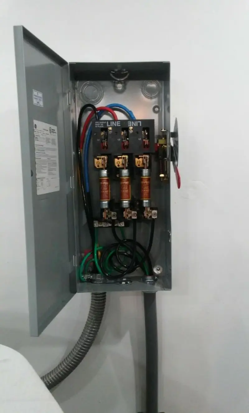 Three-phase disconnect switch installed for Smoke Detector Installation in Mannford